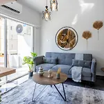 Powder's 1-bedroom Retreat In Mackenzy, Lejlighed
