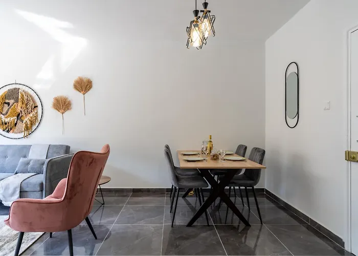 Powder's 1-bedroom Retreat In Mackenzy, *