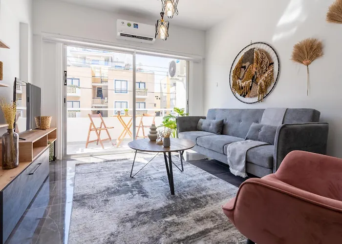 Powder's 1-bedroom Retreat In Mackenzy, Apartment Larnaca