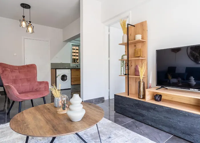 Powder's 1-bedroom Retreat In Mackenzy,