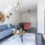 Powder's 1-bedroom Retreat In Mackenzy, 公寓 拉纳卡