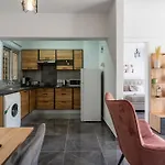 Powder's 1-bedroom Retreat In Mackenzy, 公寓 *
