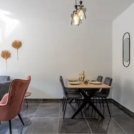 Powder’s 1-bedroom Retreat In Mackenzy, *