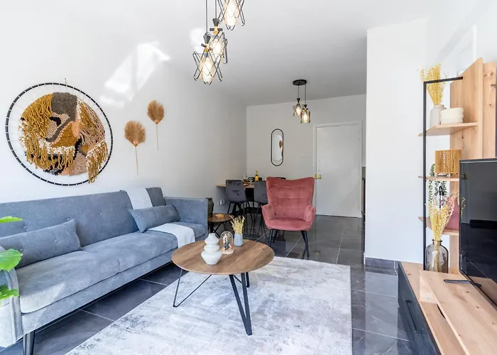 Powder's 1-bedroom Retreat In Mackenzy, Appartement Larnaca