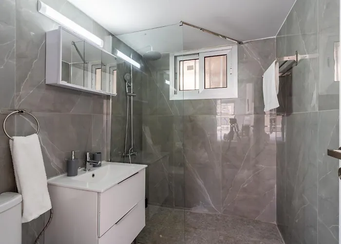 Powder's 1-bedroom Retreat In Mackenzy,