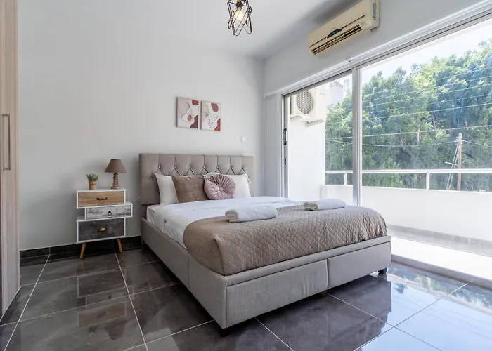 Powder's 1-bedroom Retreat In Mackenzy, Appartement Larnaca