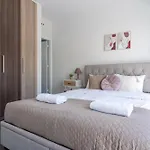 Powder's 1-bedroom Retreat In Mackenzy, アパート